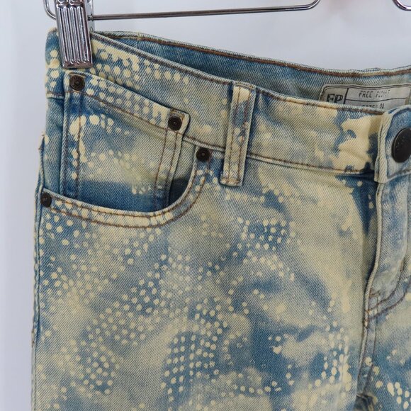 Free People Womens 24 Blue Bleached Dotted Swirl Flare Denim Jeans Pants Pockets - Picture 3 of 13